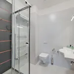 מלון Aura 4*
